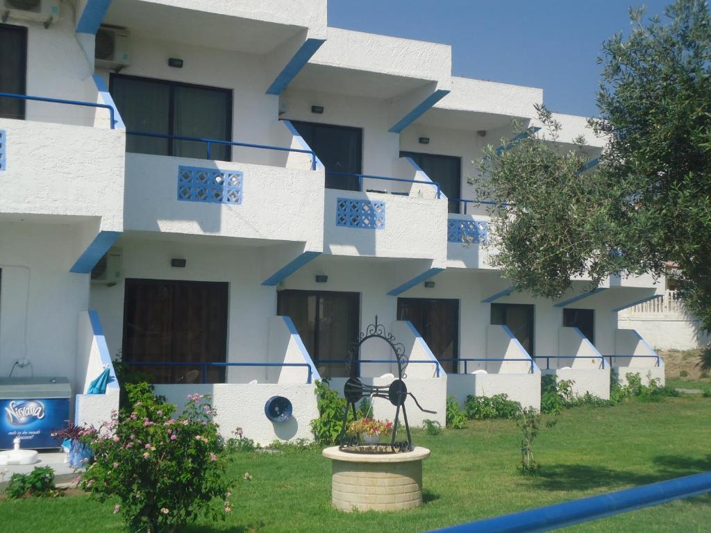 אפאנטו Eleni'S Apartments מראה חיצוני תמונה
